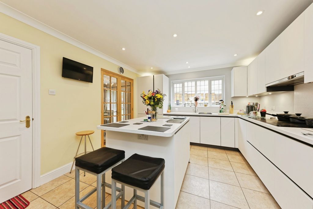 Property photo 3 of 20 Pbox-Img.Jpg
