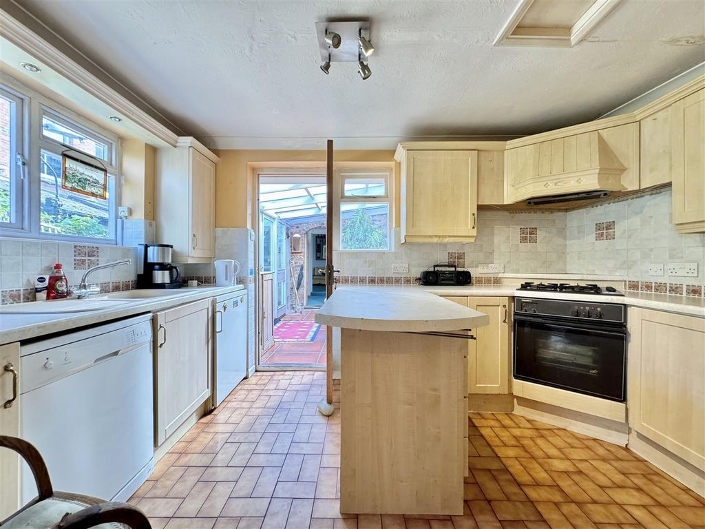 Property photo 2 of 25