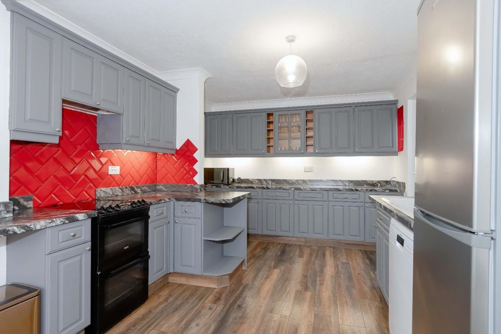 Property photo 2 of 25 Beach Green_2.Jpg