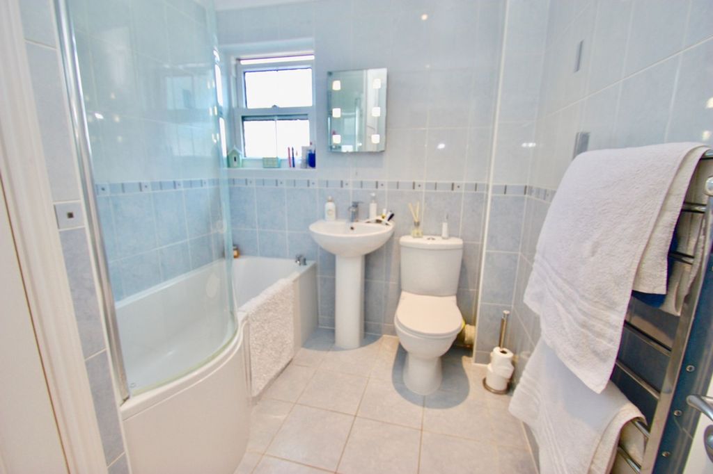 Additional image 8 of 2 bed flat to rentLa Vallee Des Vaux, St. Helier JE2