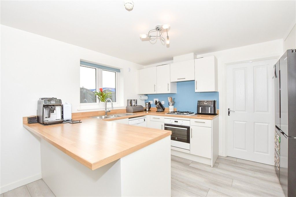 Property photo 3 of 12 Kitchen