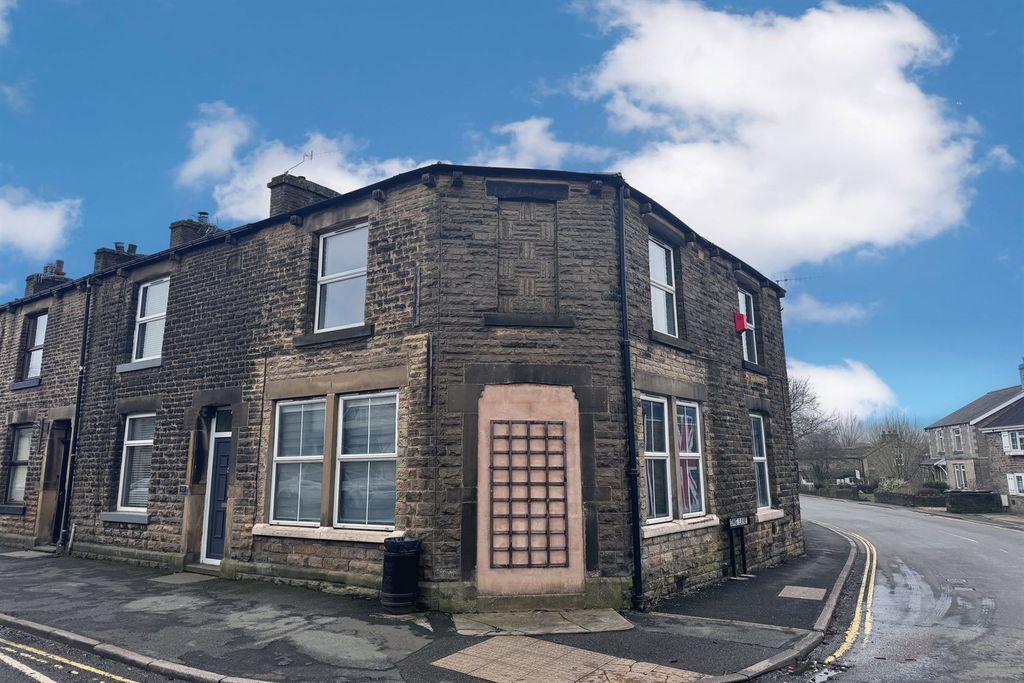 Property photo 1 of 9 (Main)