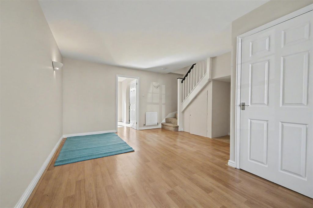 Property photo 3 of 11 Lounge (1).Jpg