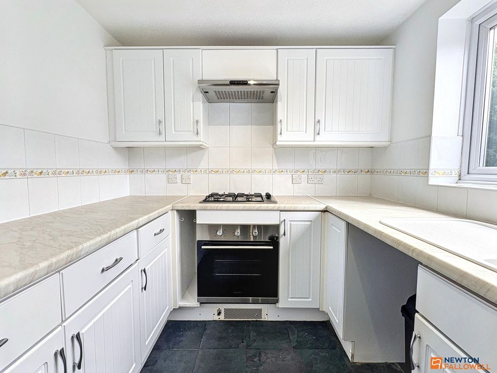 Property photo 2 of 25 Kitchen