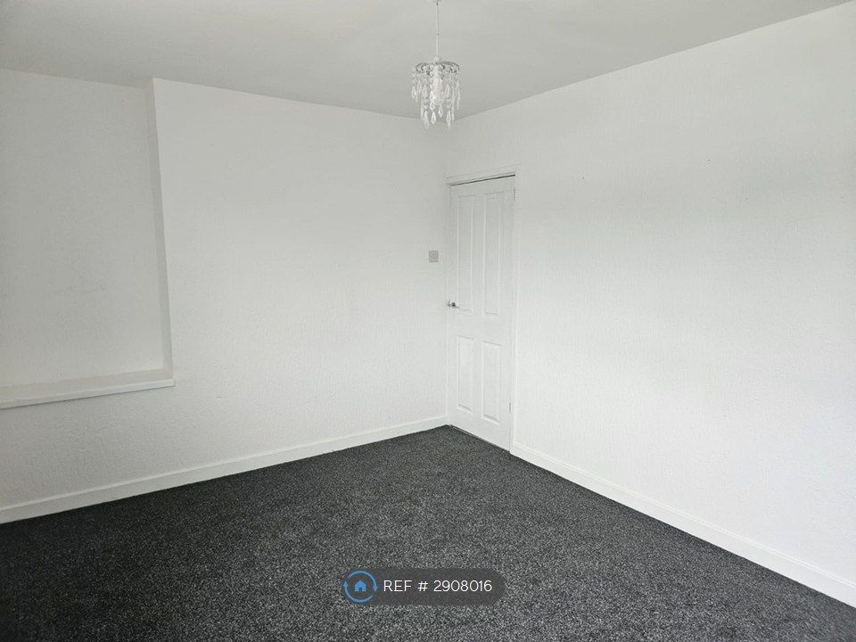Property photo 3 of 7 Bedroom 1