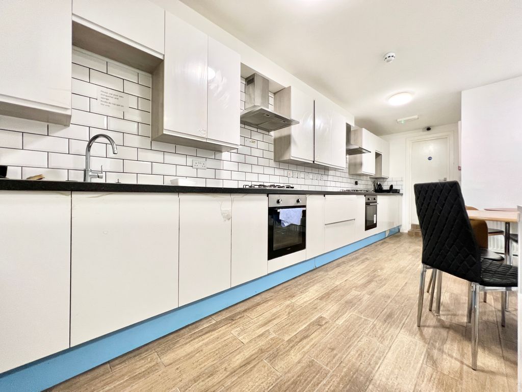 Property photo 2 of 36