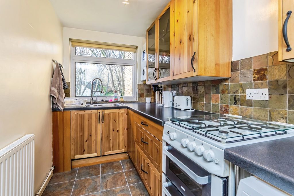 Property photo 3 of 9 Kitchen