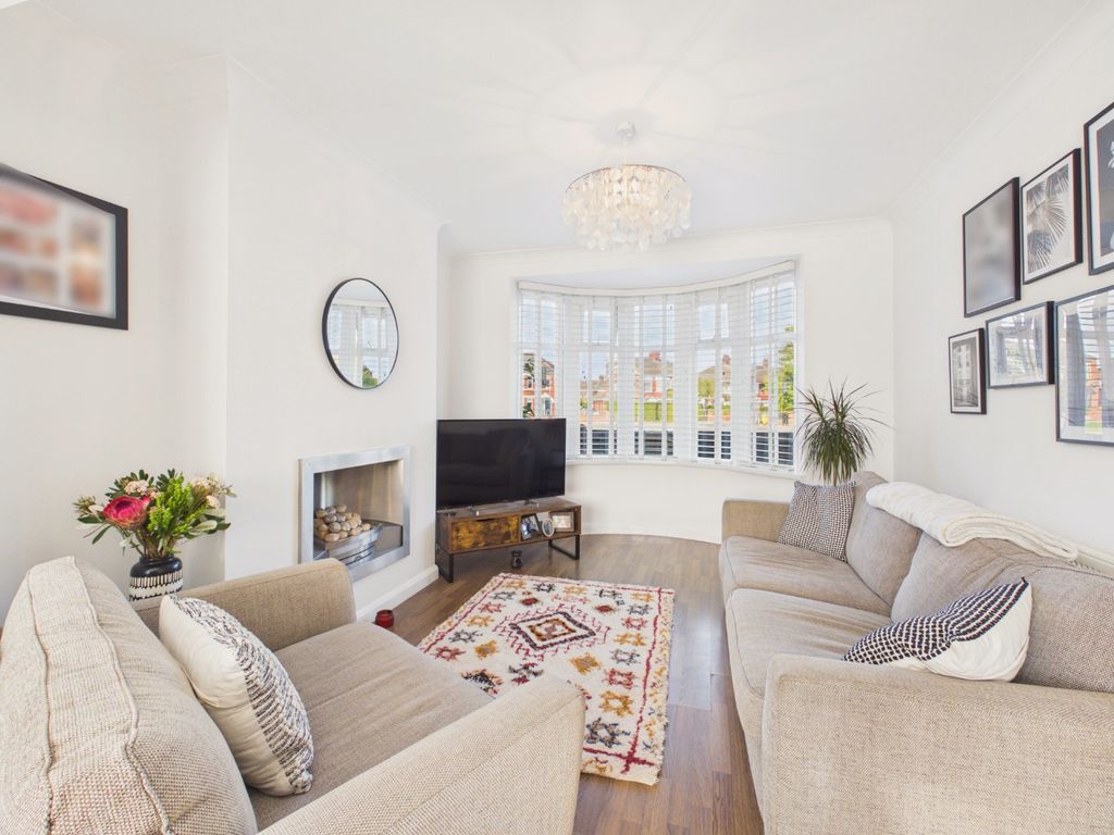Property photo 2 of 15 4328504