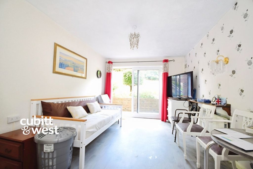 Property photo 3 of 10 7De9c0A6-2
