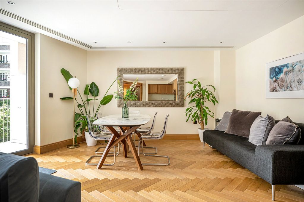 Property photo 3 of 12 Dining Area