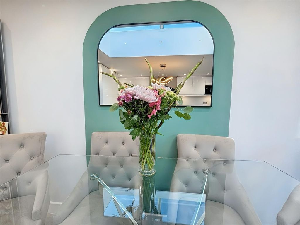 Property photo 2 of 32