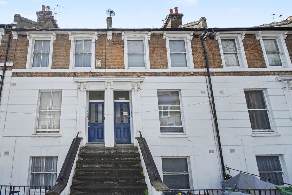 Property photo 1 of 8 15B St Stephens Grove, Lewisham, London, Se13 5Aj