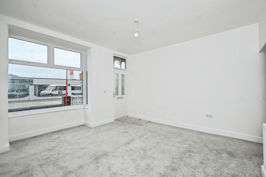 Property photo 3 of 18 Pbox-Img.Jpg