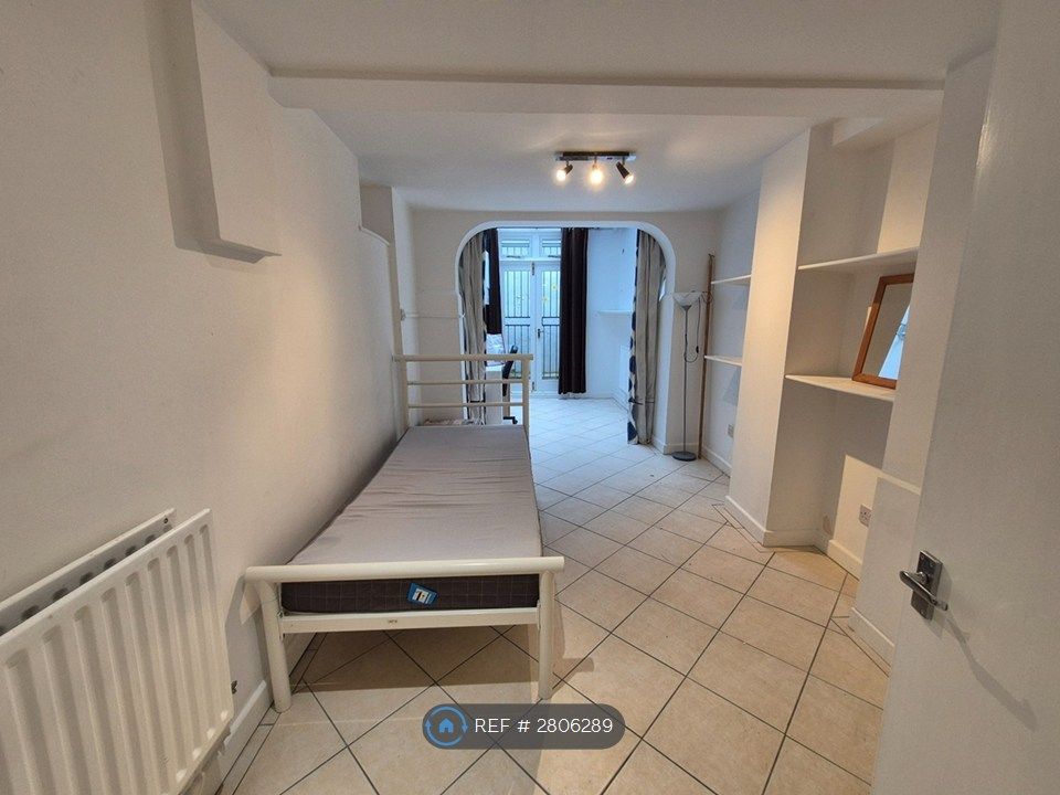 Property photo 3 of 27