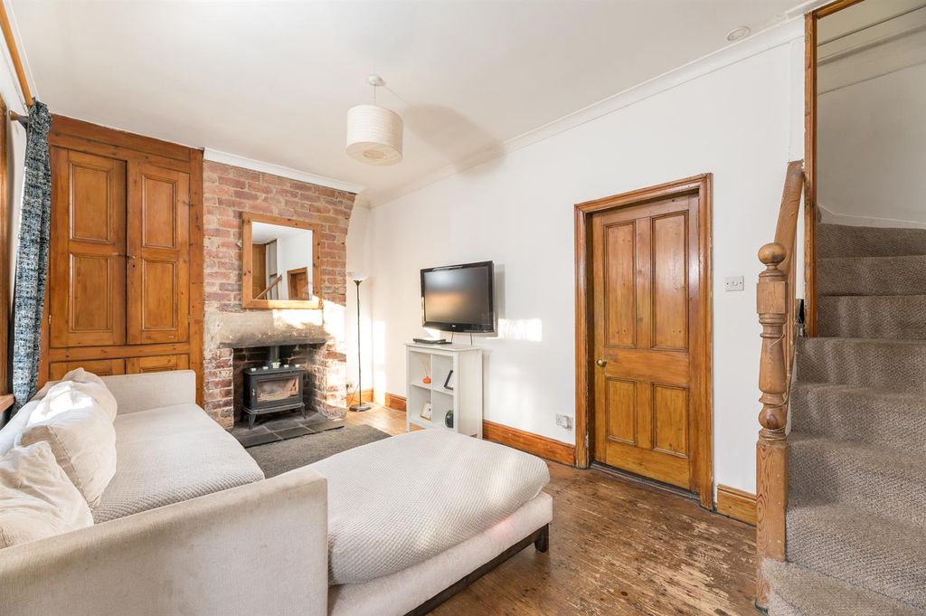 Property photo 2 of 31 Sitting Room