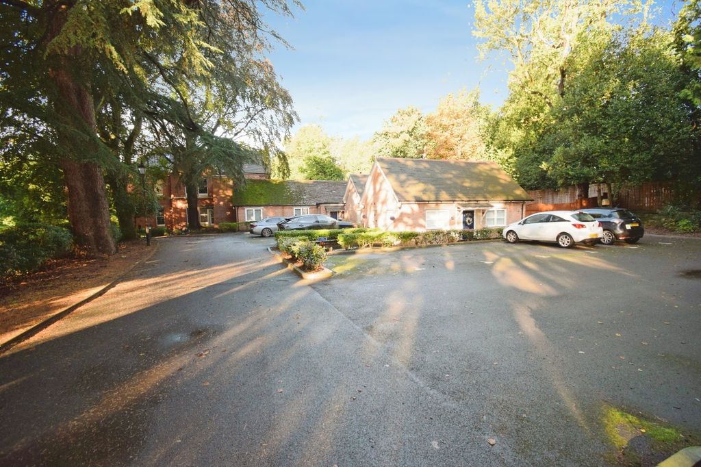 Property photo 1 of 20 Parking