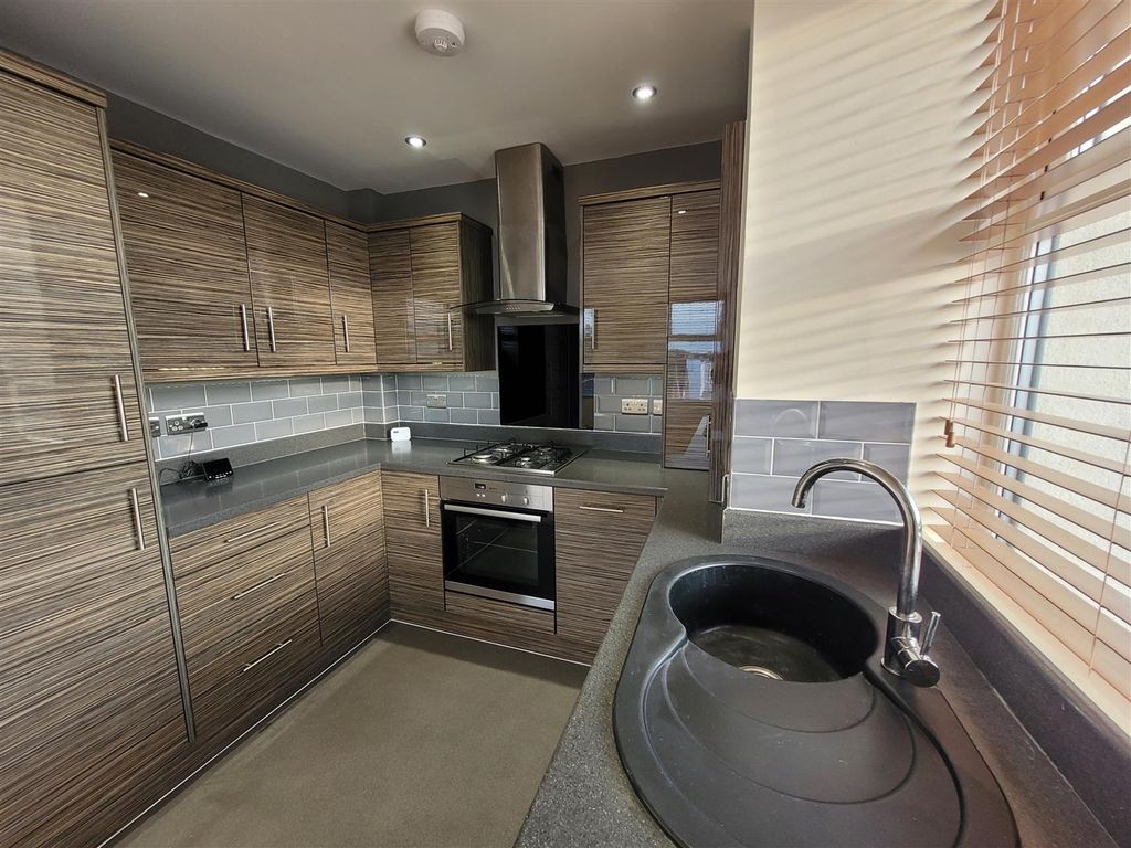 Property photo 2 of 6 Kitchen