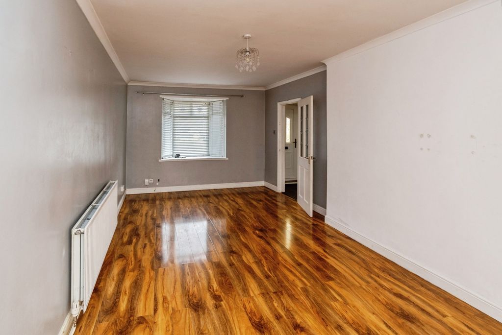 Property photo 3 of 19 Pbox-Img.Jpg