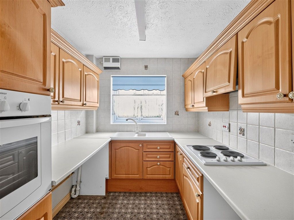 Property photo 2 of 10 Kitchen