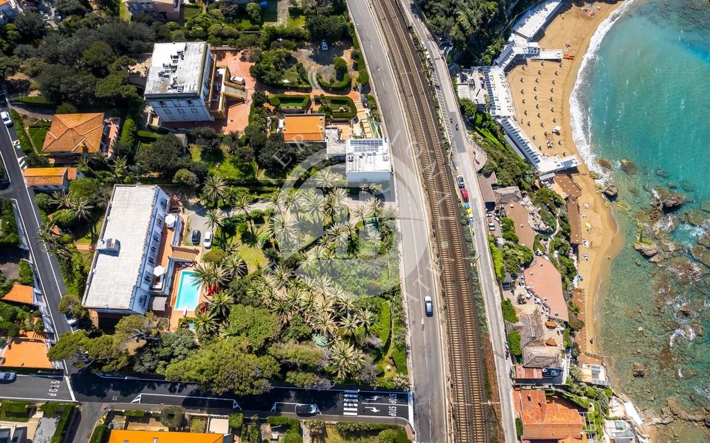 Property photo 2 of 32