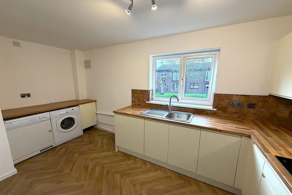 Property photo 2 of 12 Modern Kitchen With Laundry Facilities....