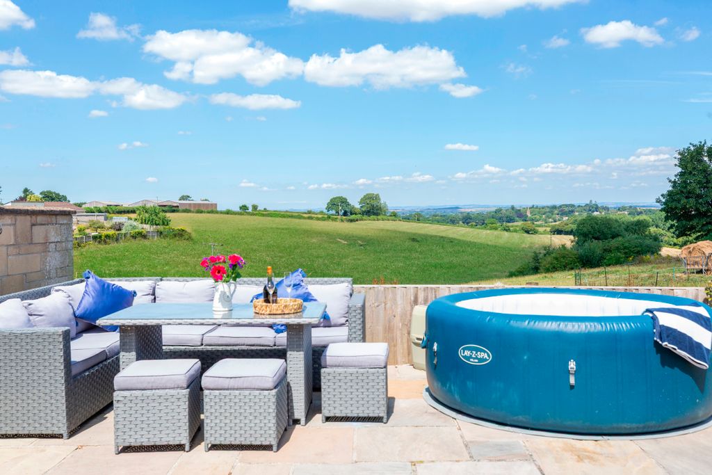 Property photo 1 of 25