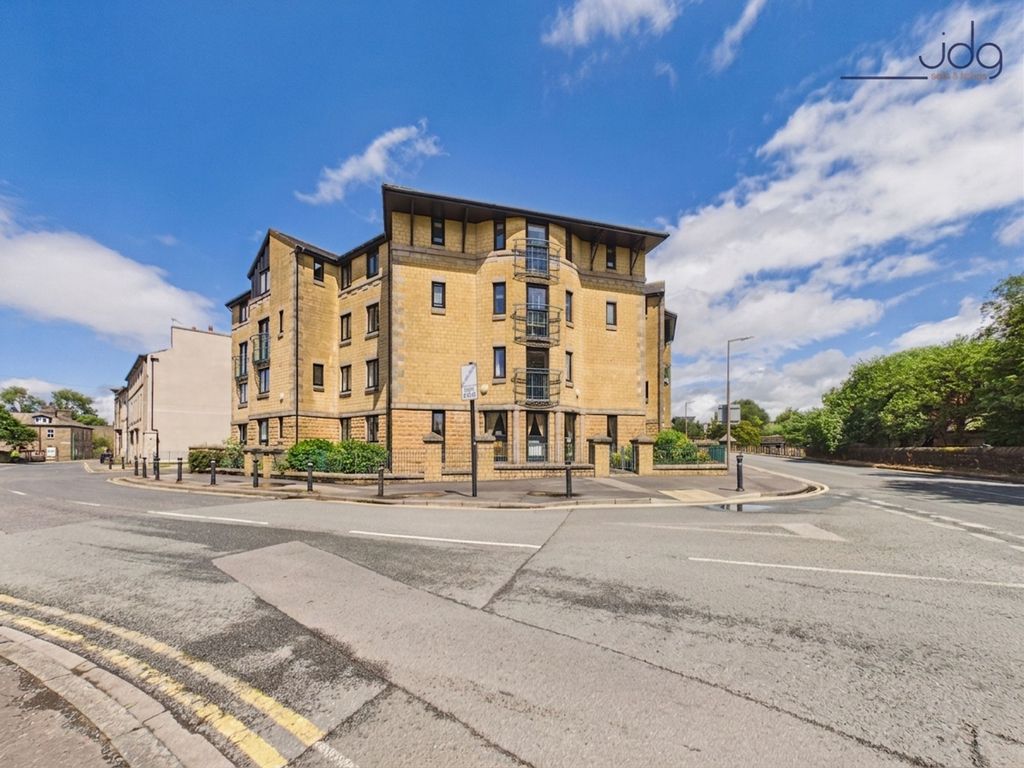 Property photo 1 of 15 Welcome To Spinners Court!
