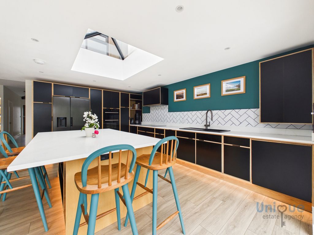 Property photo 3 of 35