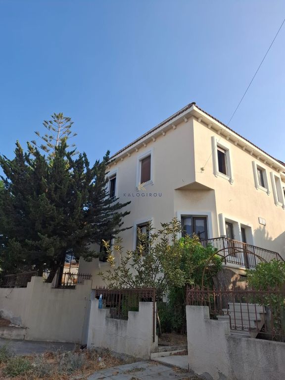 Property photo 2 of 32