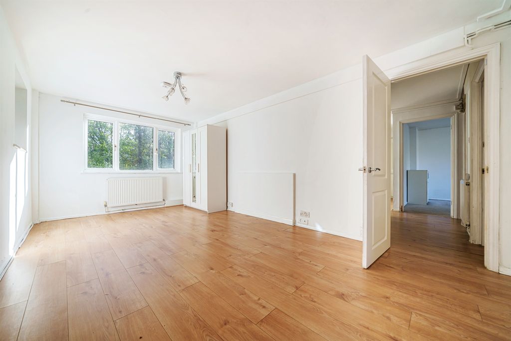 Property photo 1 of 12 Living Room