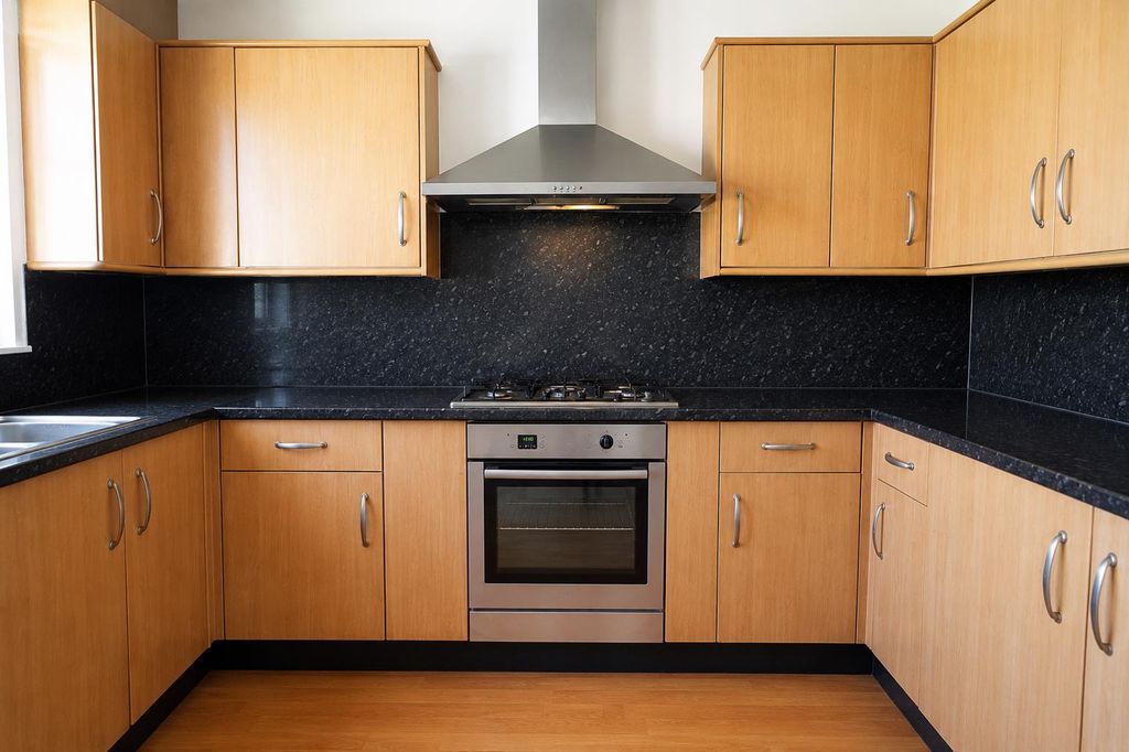 Property photo 2 of 12 Kitchen (2).Png