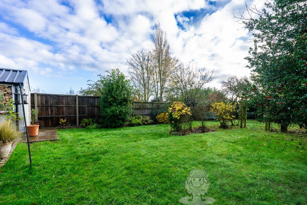 Property photo 2 of 12 South-Facing Garden