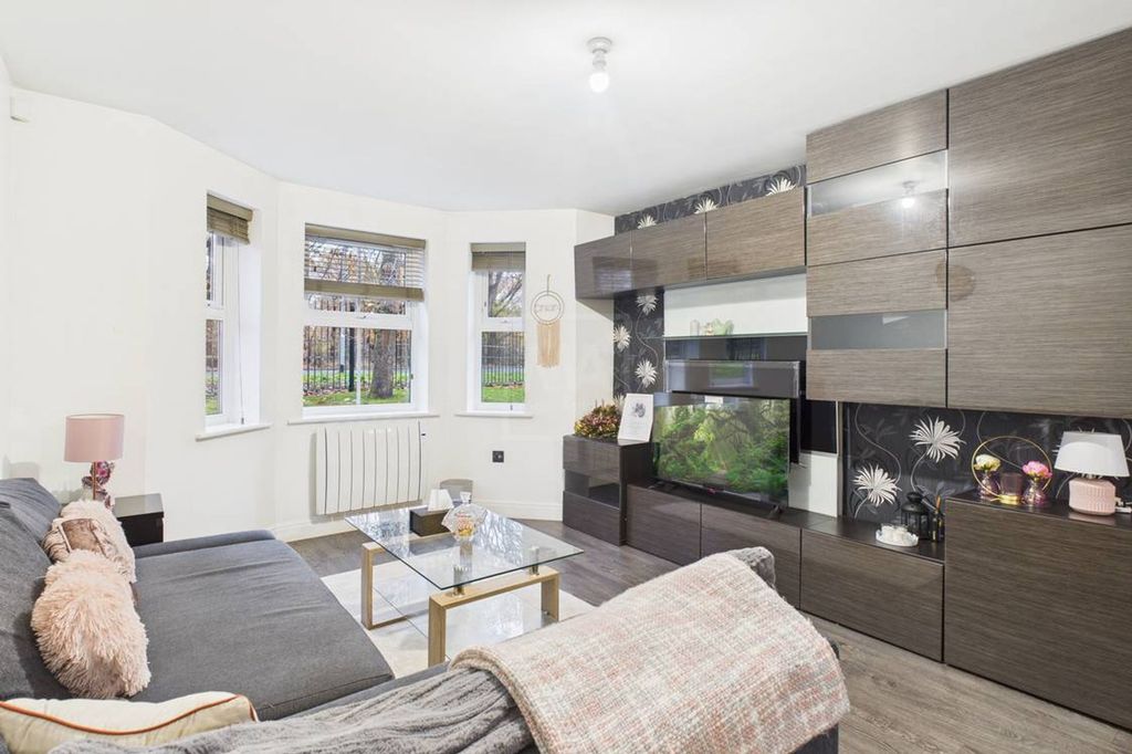 Property photo 2 of 10 Lounge