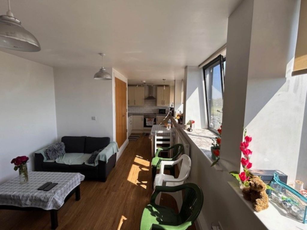 Property photo 2 of 5