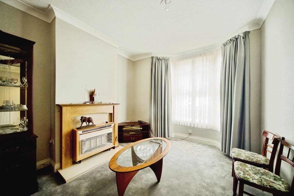 Property photo 3 of 17 Photo