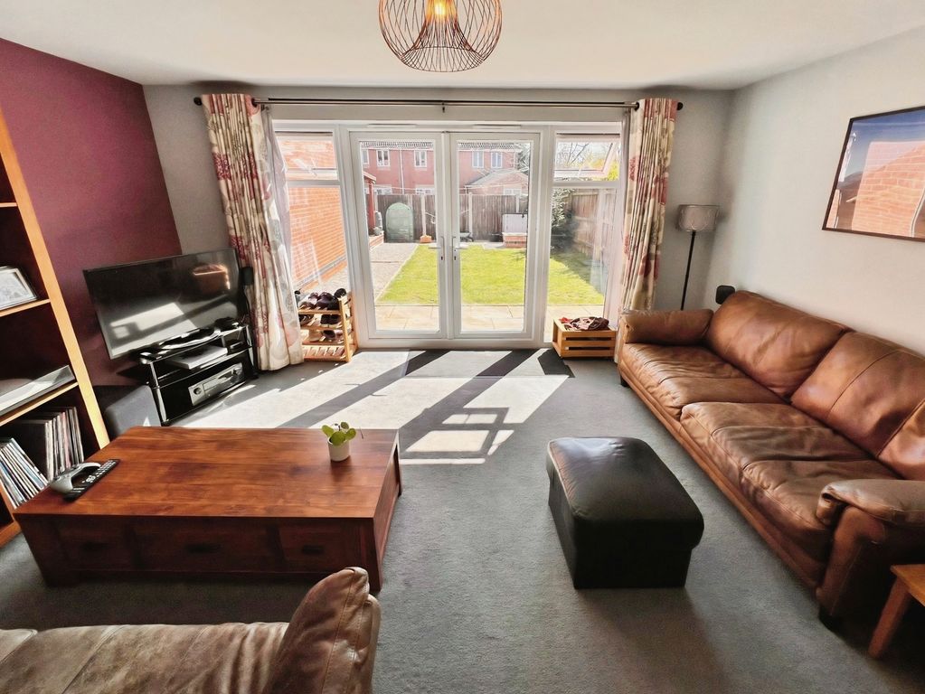 Property photo 3 of 18 Lounge