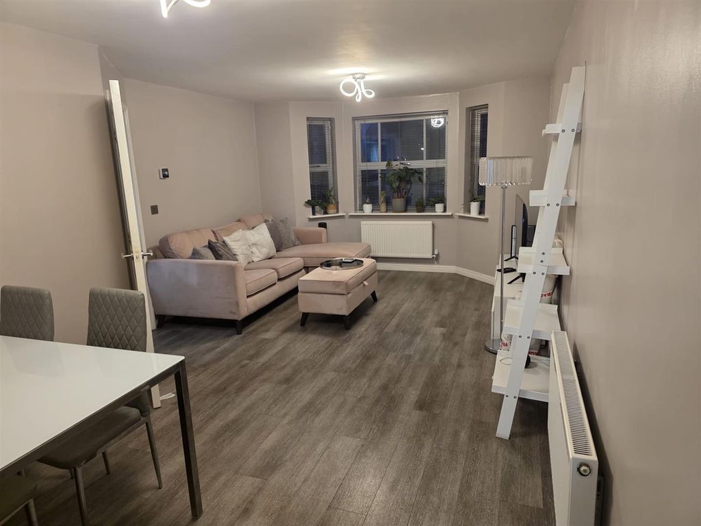 Property photo 2 of 11 F69d48F5-39F0-406A-9Fd0-409F85638195.Jpeg