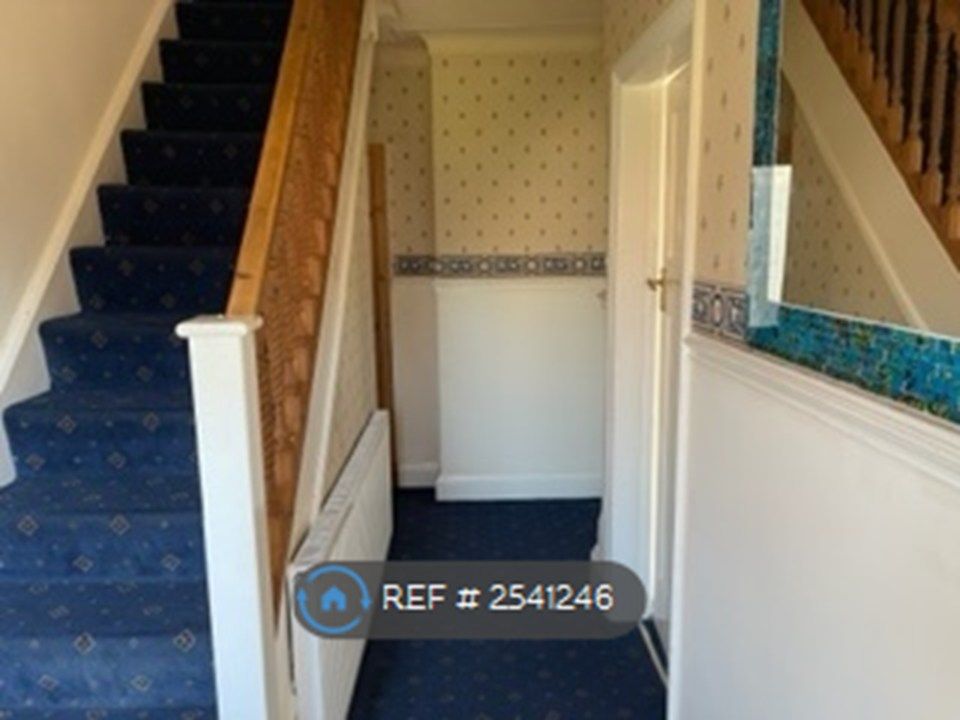 Property photo 3 of 35 Entrance Hallway