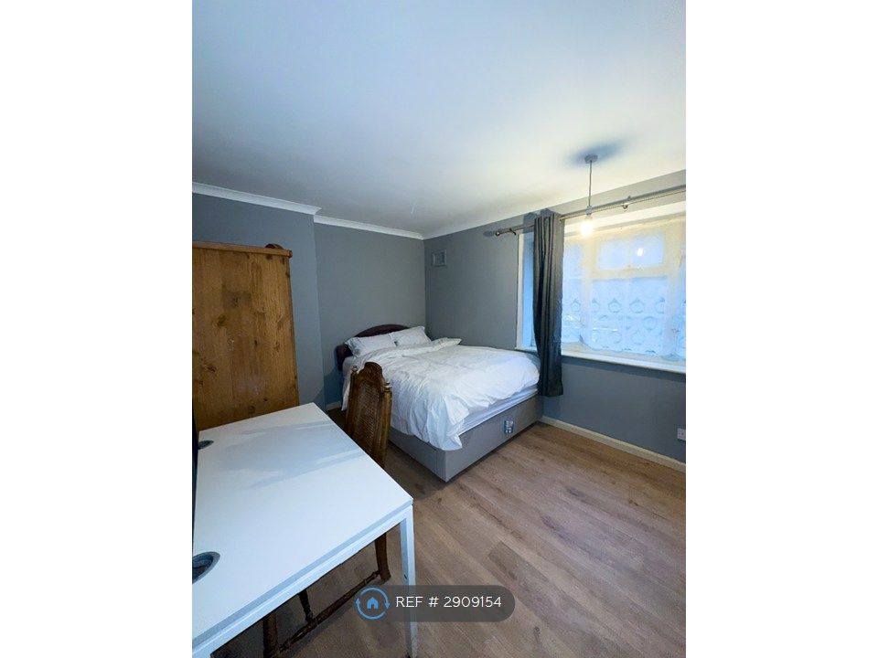 Property photo 1 of 9 Bedroom 1