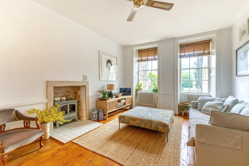 Property photo 2 of 19