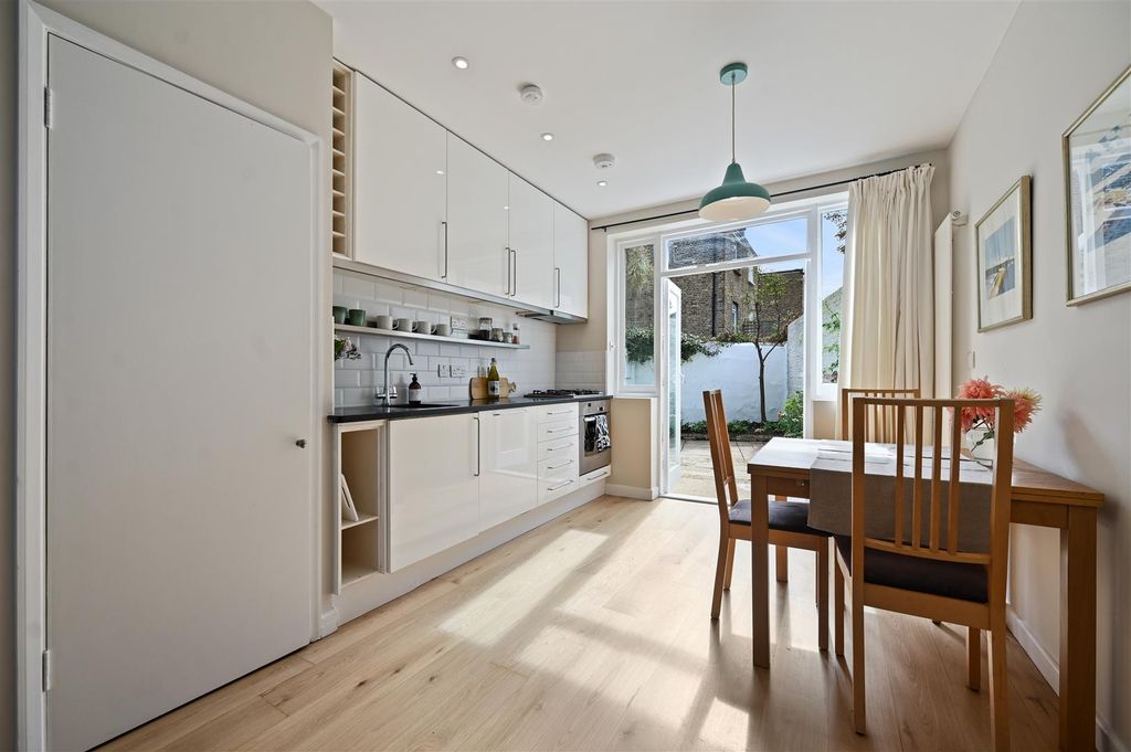 Property photo 3 of 15 Wellesley Avenue