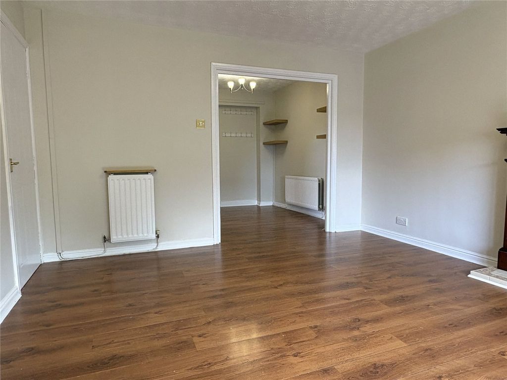 Property photo 3 of 16 Lounge