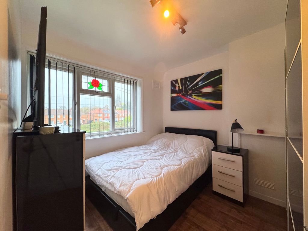 Property photo 3 of 16 Bedroom