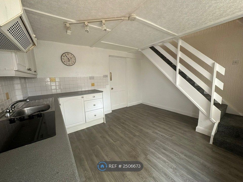 Property photo 3 of 7 Kitchen