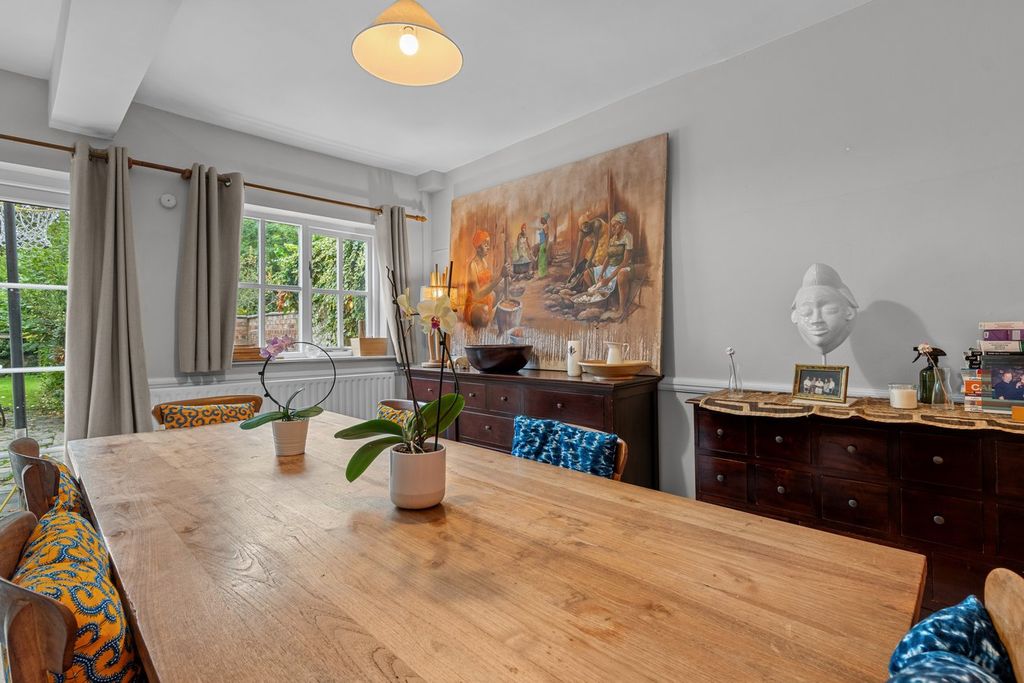 Property photo 3 of 37