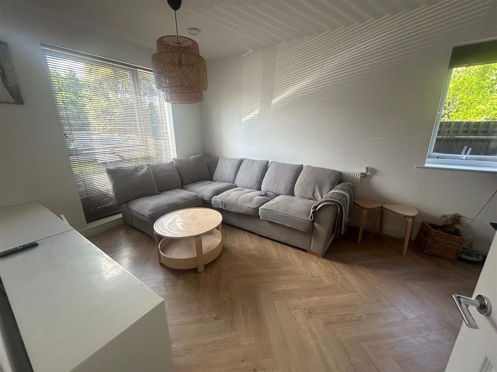 Property photo 2 of 8 Lounge