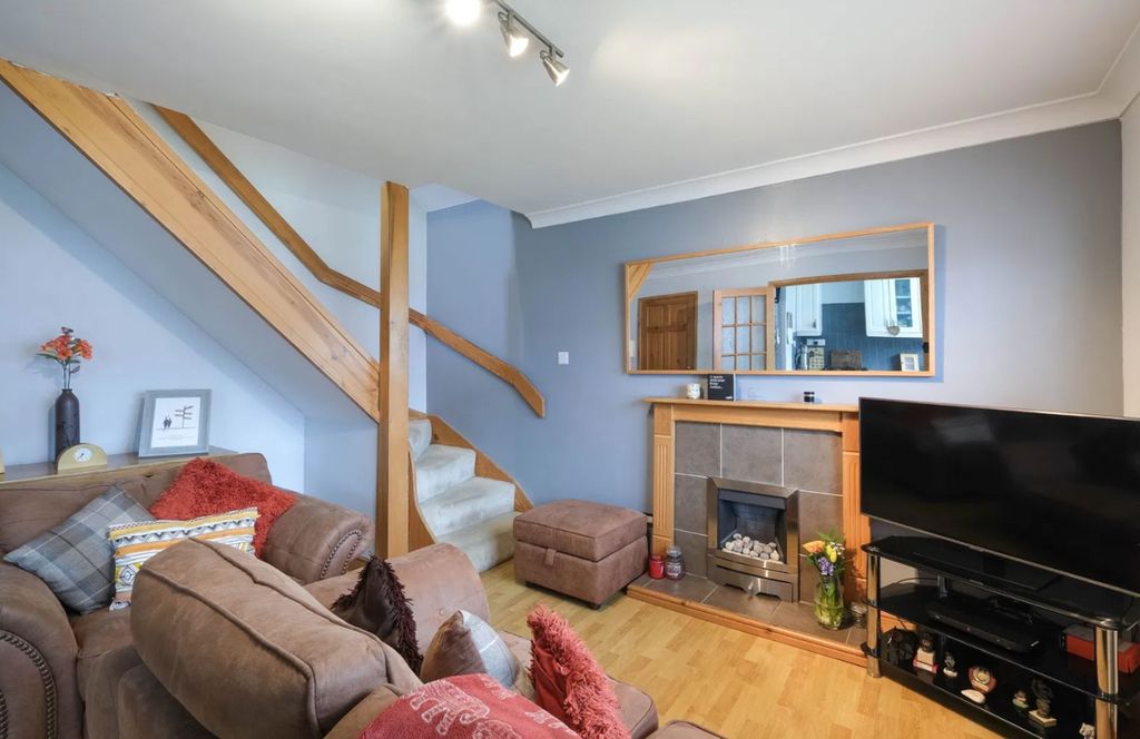 Property photo 2 of 9