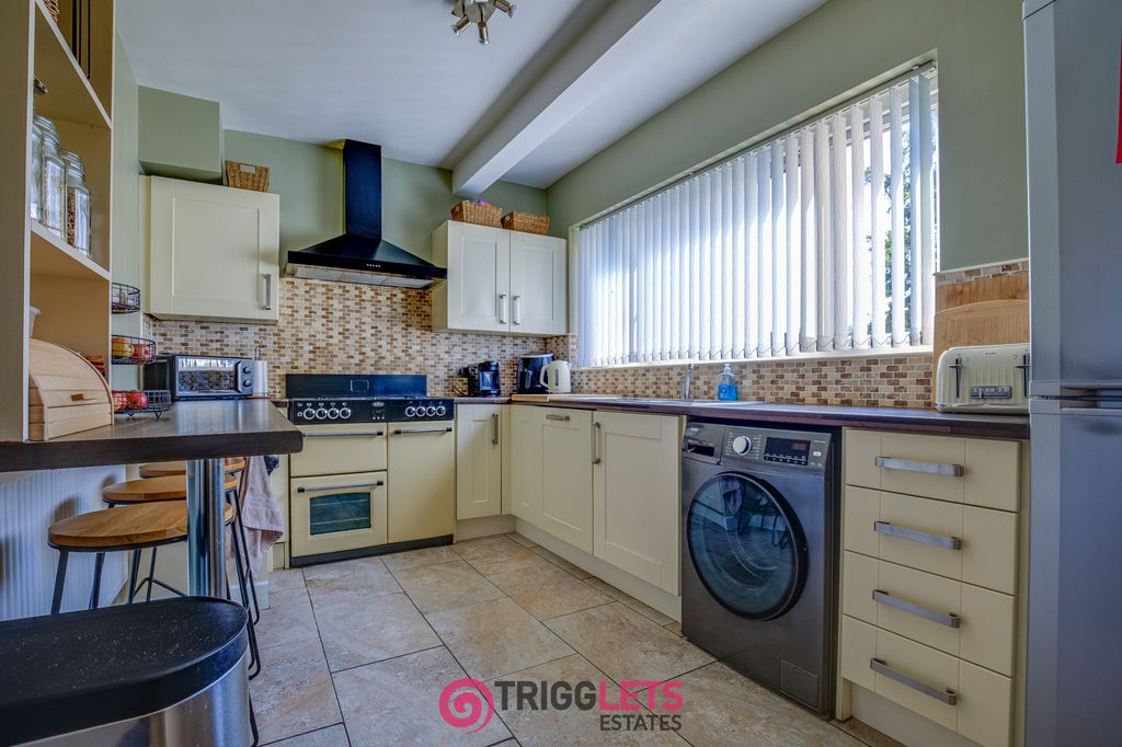 Property photo 2 of 32