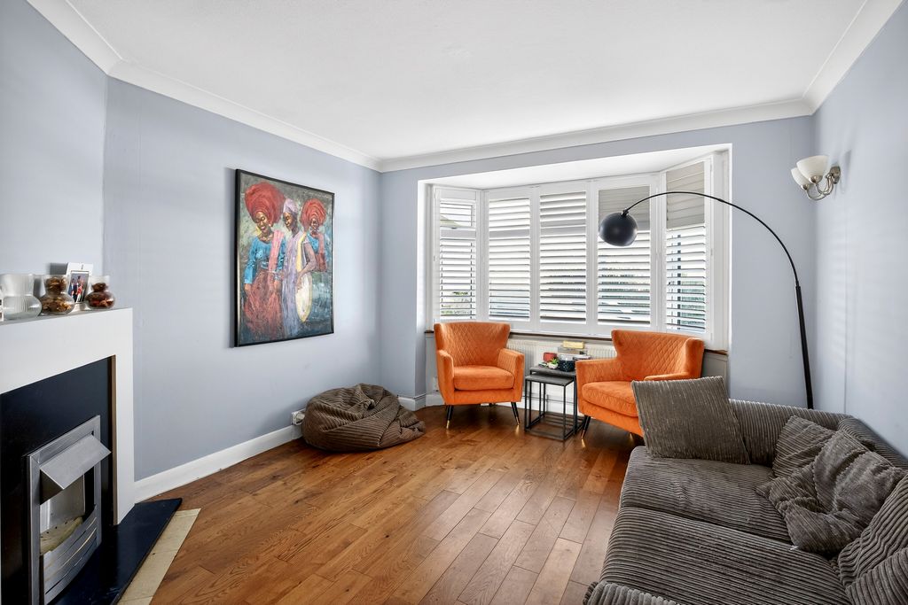 Property photo 3 of 28