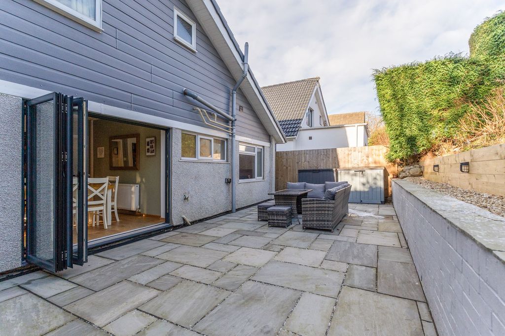 Property photo 2 of 34